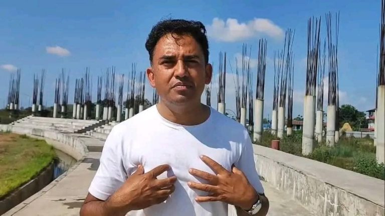 रंगशालामा उभिएर धुर्मुसले भने-‘दुबो मरे होलान्, आशा मरेको छैन’ (भिडियो)