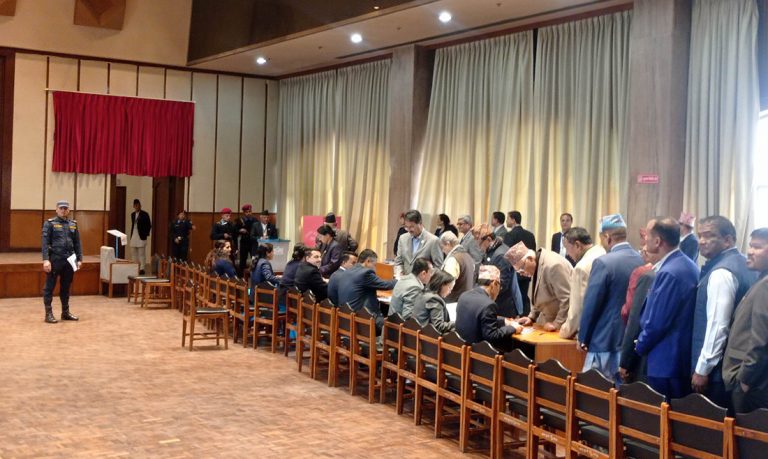 राष्ट्रपति निर्वाचनमा घट्यो मतभार,  ४ बजेदेखि मतगणना