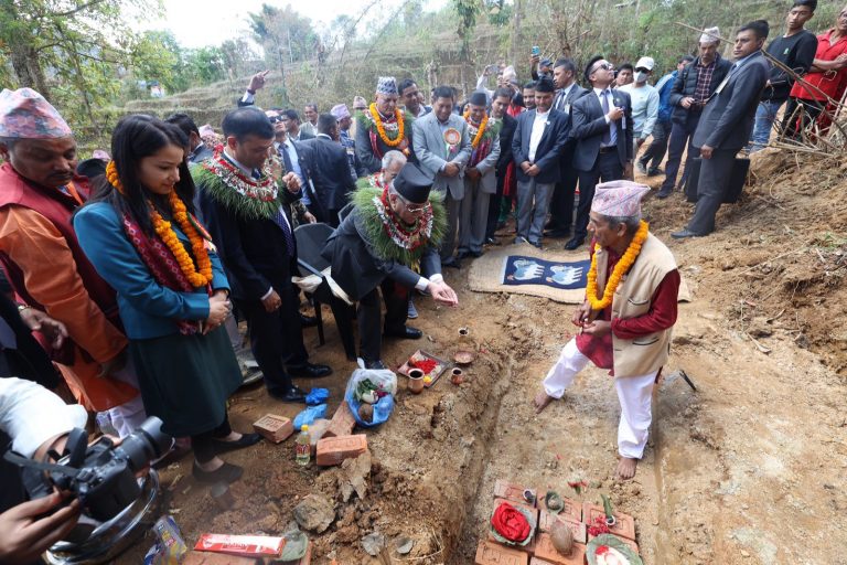 प्रधानमन्त्री प्रचण्डले शिलान्यास गरे पन्थहिटी-कटहरे-साहिलटार सडक (फोटोफिचर)