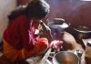 खाना पकाउन आधाभन्दा बढी नेपालीले बाल्छन् दाउरा, अझै २.९ प्रतिशत गुइँठाको भरमा