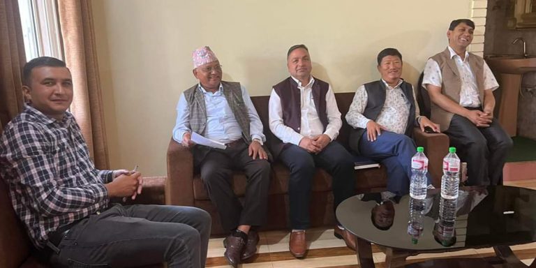 लुम्बिनीबाट बाहिरियो ६ दल,  सरकार अल्पमतमा