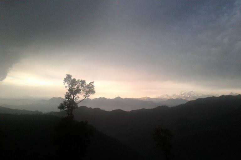 उपत्यकासहित केही ठाउँमा वर्षा, दिउँसो असिना–पानीको सम्भावना