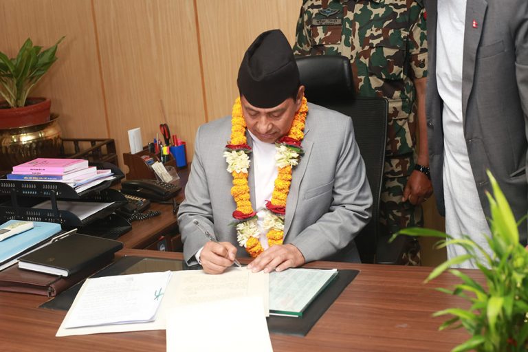 सुराकी खर्च बन्द गराउने गृहमन्त्रीको पहिलो निर्णय