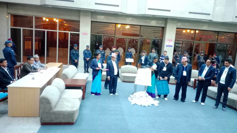 ५ जना सांसदले भोट हाल्नै जानेनन्