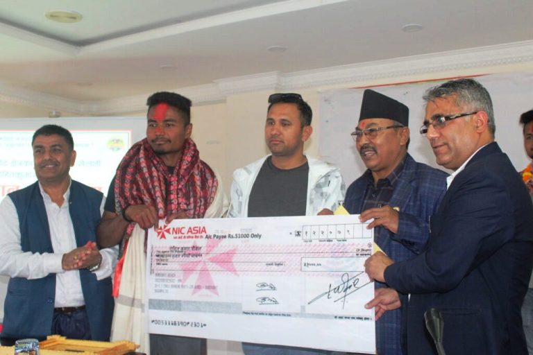 क्रिकेट कप्तान रोहितलाई ५१ हजार नगदसहित सम्मान