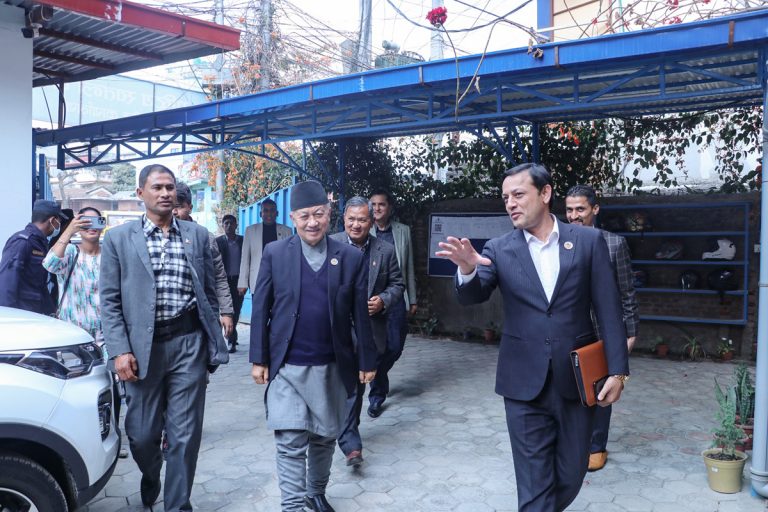 भोट माग्दै रास्वपा कार्यालय पुगे सुवास नेम्वाङ
