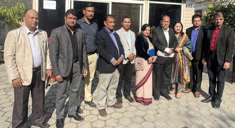 बैंकको ब्याजदर घटाउन अर्थमन्त्रीसँग राष्ट्रिय व्यवसायी महासंघको १५ बुँदे  माग