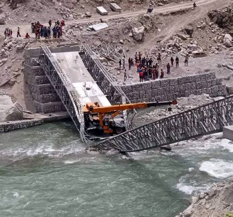 जाजरकोटमा निर्माणाधीन बेलिब्रिज भाँच्चियो, ४ जनाको मृत्यु