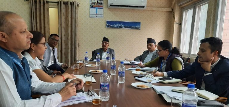 उद्योगमन्त्री रिजाललाई व्यापार सं‌घले बुझायो २० बुँदे  ज्ञापनपत्र