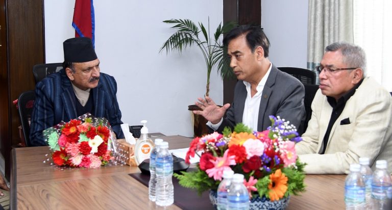 करको दायरा बढाएर राजस्व संकलनको लक्ष्य पूरा गर्न अर्थमन्त्रीलाई चेम्बरको सुझाव