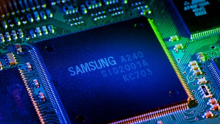 मेमोरी चिप उत्पादनमा कटौती गर्दै सामसुङ इलेक्ट्रोनिक्स