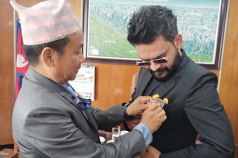 बालेनले भने ‘हर्क म तिमीलाई माया गर्न छोड्दिनँ’