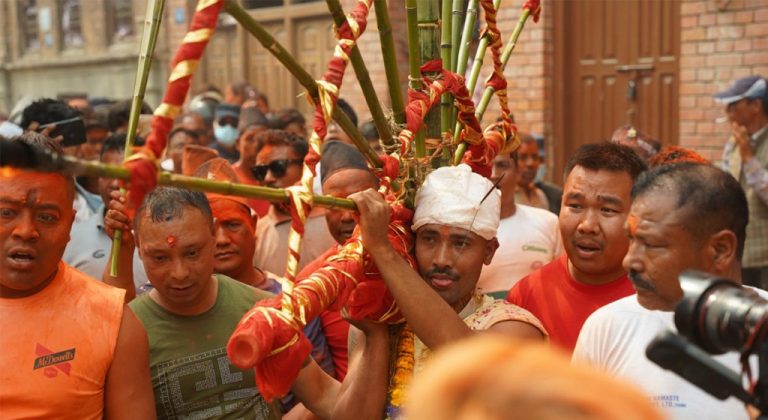 बुवाको निरन्तरता तोड्दै २७ वर्षीय सुजनले छेडे जिब्रो
