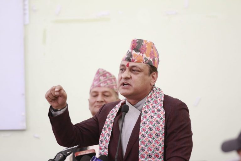 सर्वेन्द्र खनालद्धारा कुनै दलमा नरहेको घोषणा, छाडे एमाले