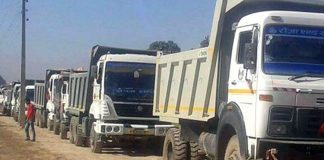 यातायात व्यवसायीद्वारा निर्माण सामग्री ढुवानी ठप्प