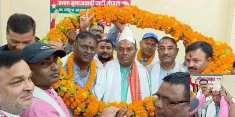 उपेन्द्रलाई  चाँदीको मुकुट र दुई सय किलोको माला