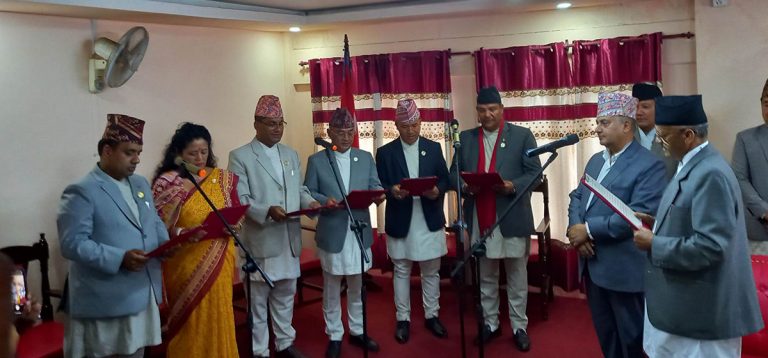 बागमती सरकारले पायो पूर्णता, ६ मन्त्रीले लिए शपथ