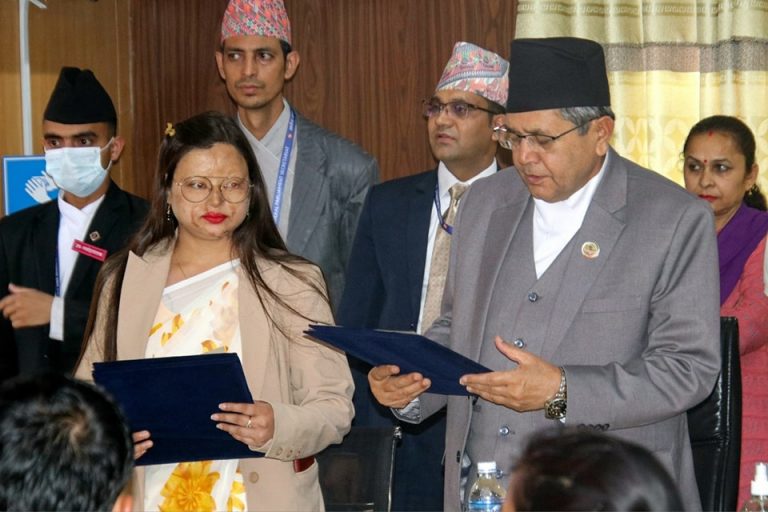 रास्वपा सांसद कंसाकारले लिइन् शपथ