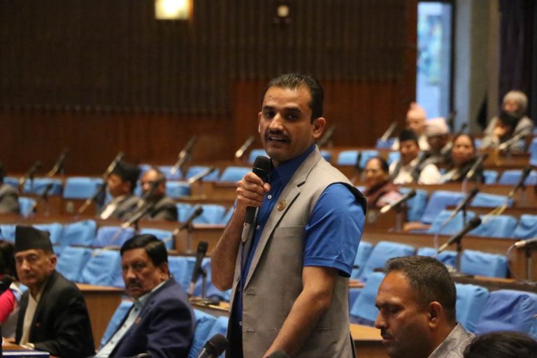 ‘इमानदारपूर्वक टोपबहादुरलाई बुझाउनुहोस्’