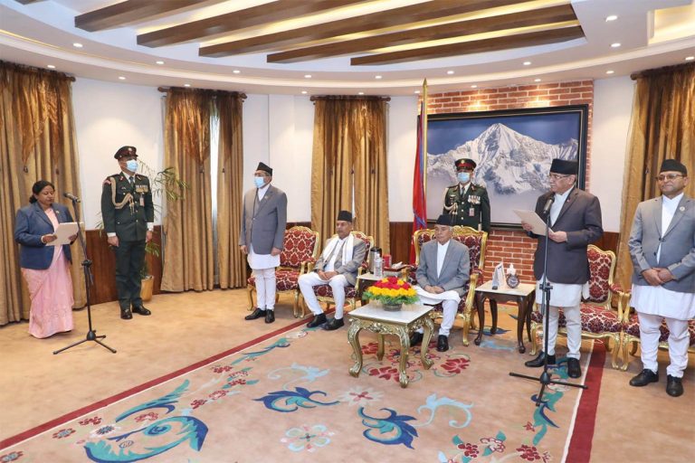 वनमन्त्री महतो र शिक्षा राज्यमन्त्री यादबले लिए पद तथा गोपनियताको शपथ