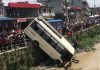 काठमाडौंको शेषमति खोलामा बस खस्यो
