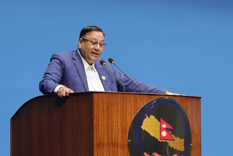 योगेशलाई देवेन्द्रको जवाफ- ‘मानिसले लडेको युद्धलाई ‘जनयुद्ध’ नभनेर के भन्ने’ ?