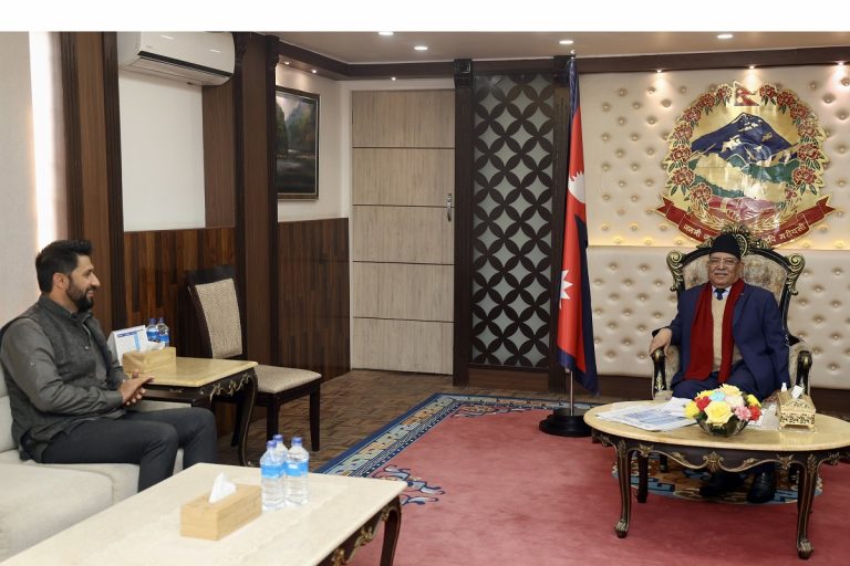 प्रधानमन्त्री प्रचण्ड र रवि लामिछानेबीच भेटवार्ता
