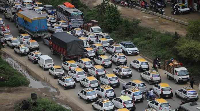 आन्दोलनमा उत्रिए ट्याक्सी, ट्रक र ट्यांकर व्यवसायी