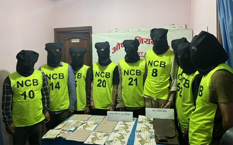 ठूलो परिमाणको लागूऔषध ‘एलएसडी’ भित्र्याउने र बिक्री वितरण गर्ने गिरोह  पक्राउ