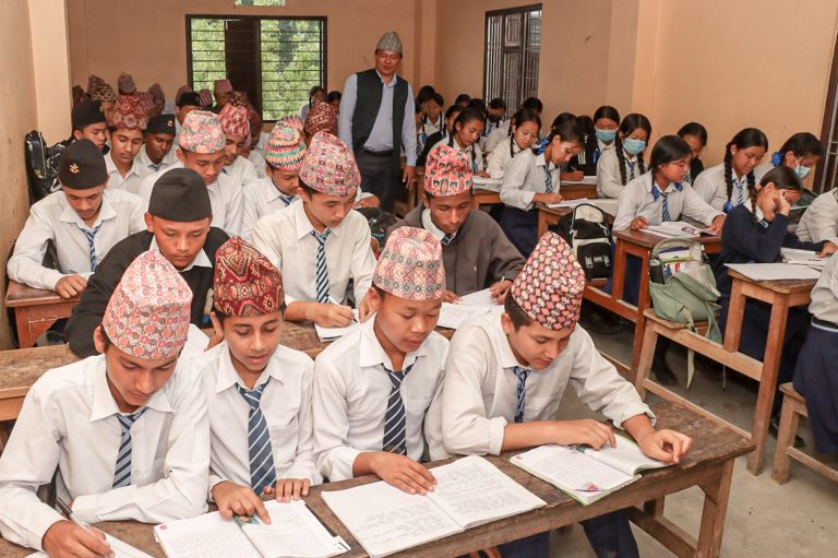 विद्यार्थीबाट गैरकानुनी रुपमा सङ्कलन गरिएको शुल्क फिर्ता गर्न मन्त्रालयको निर्देशन