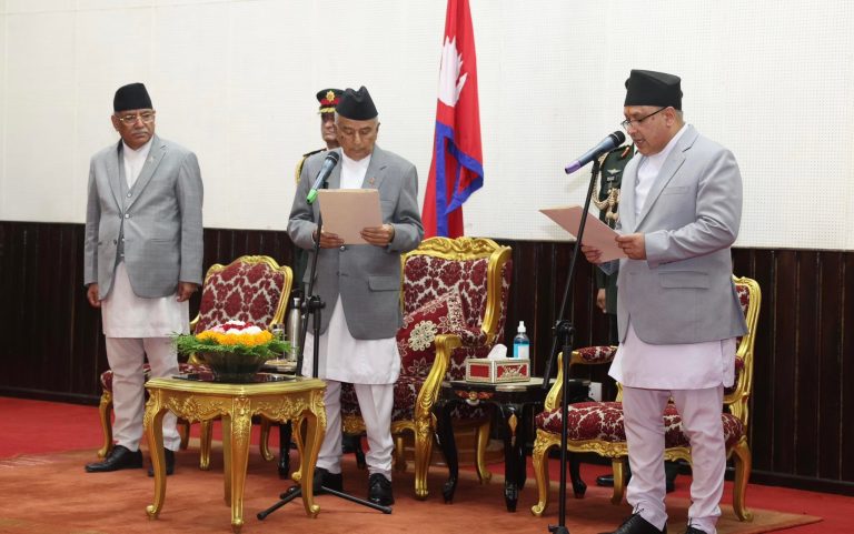 १५ महिना पछि नेपालले पायो प्रधानन्यायाधीश, कार्कीले लिए शपथ