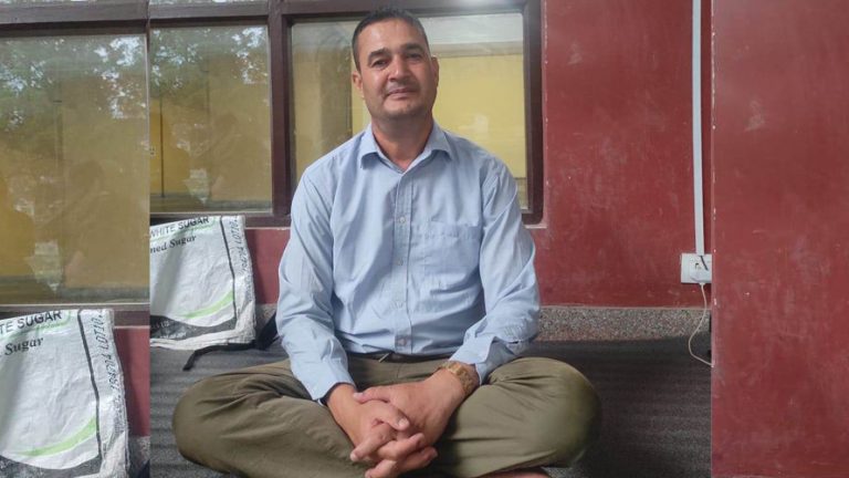 उपप्राध्यापक चलाउनेले तोडे अनशन