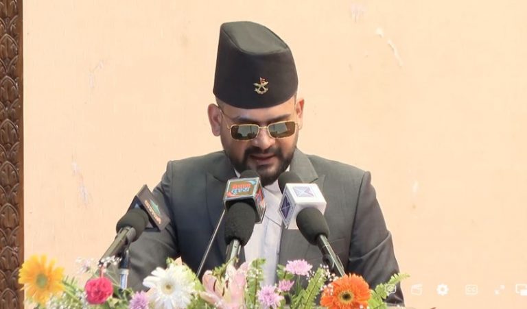 राज्य कोषबाट दोहोरो सुविधा लिनेविरुद्ध कडा सरकार