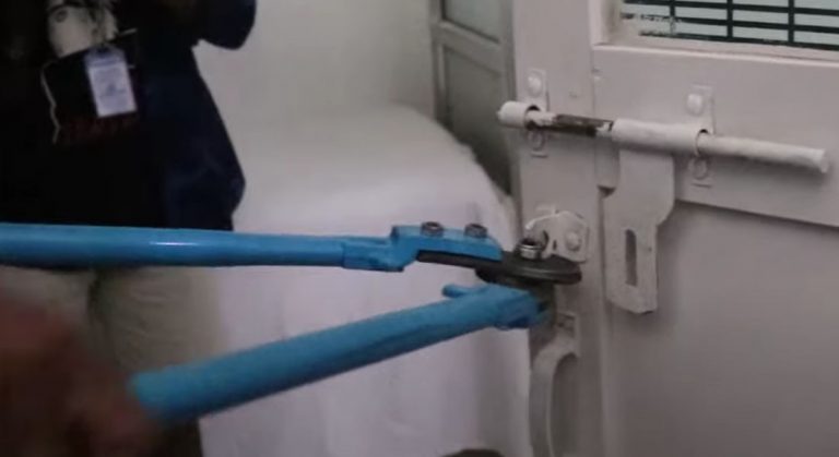 चाइनिज पिपुल्स हस्पिटलको प्रशासनमा महानगरको ताला