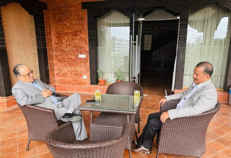 प्रधानमन्त्री प्रचण्ड र विप्लवबीच भेटवार्ता, पार्टी एकताबारे छलफल