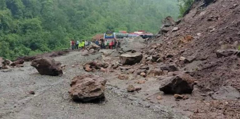काठमाडौंसहित यी स्थानमा सडक अझै अवरुद्ध