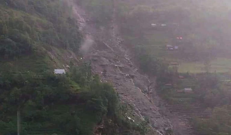 ताप्लेजुङको मेहेलेमा फेरि पहिरोः दुईजना घाइते, एक बेपत्ता