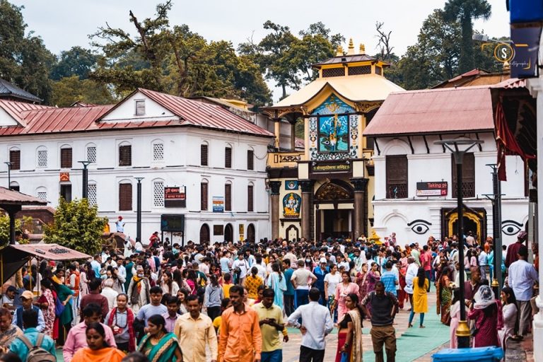 साउने सोमबारको व्रत सुरु, पशुपतिनाथमा भक्तजनको घुइँचो