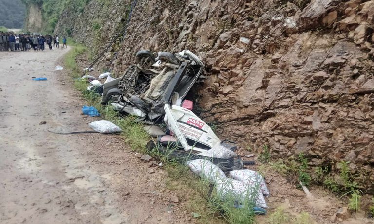 चन्द्रागिरीमा मारुती कार दुर्घटना, २ जनाको मृत्यु