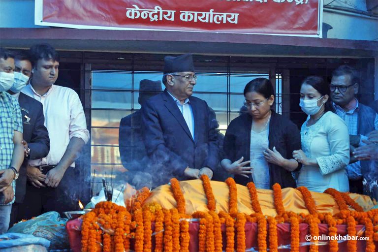 सीता दाहालको पार्थिव शरीर श्रद्धाञ्जलीका लागि पेरिसडाँडा लगियो, २बजे आर्याघाटमा अन्त्येष्टि