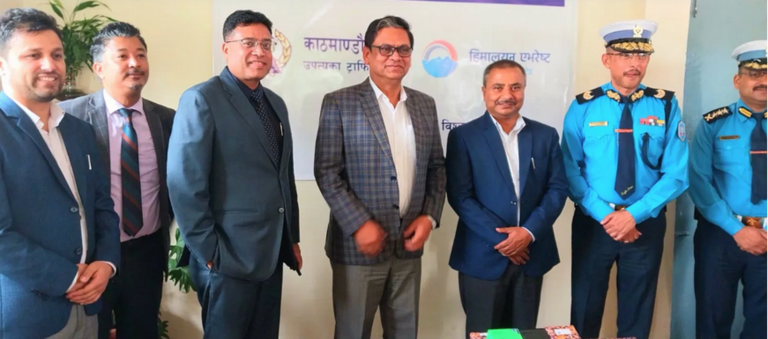 उपत्यकामा कार्यरत ४० कर्मचारीलाई हिमालयन एभरेष्ट इन्स्योरेन्सले दियो स्मार्टफोन