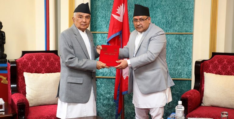 प्रधान्यायाधीश कार्कीले राष्ट्रपतिलाई बुझाए अदालतको वार्षिक प्रतिवेदन (प्रतिवेदनसहित)