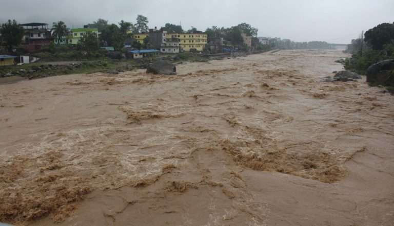 तिनाउ नदीमा जलसतह खतराको तहमाथि,  सतर्क रहन आग्रह