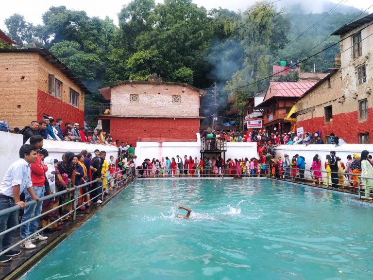 मत्स्यनारायण मेलामा भक्तजनको भीड