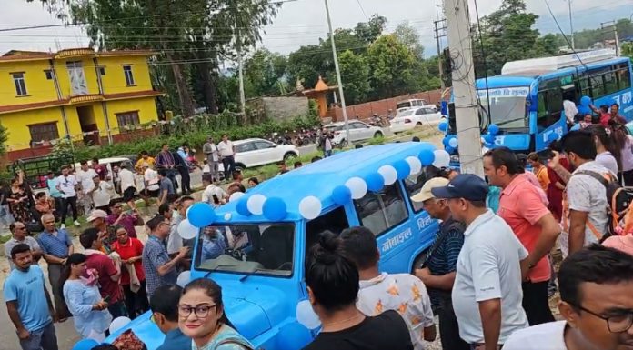 रविले चितवनमा संचालनमा ल्याए ‘ब्लु बस’, महिलाले भाडा तिर्न नपर्ने