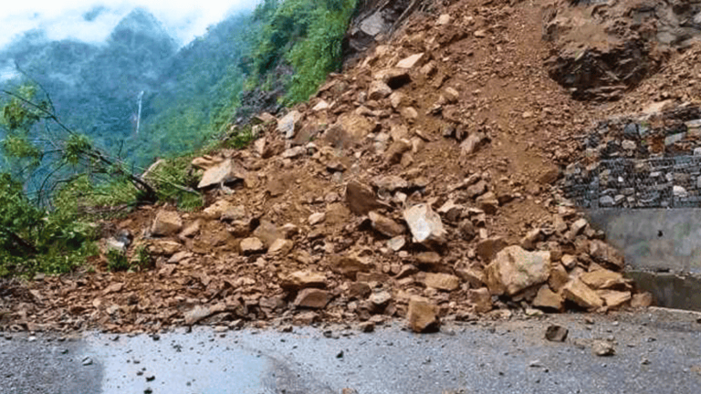 हेटौँडा-काठमाडौं छोटो दुरीका सबै सडक अवरुद्ध