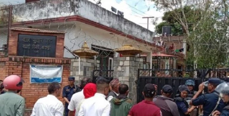 भक्तपुरको बाल सुधार गृहबाट भागेका १७० जना प्रहरी नियन्त्रणमा, केही अझै फरार
