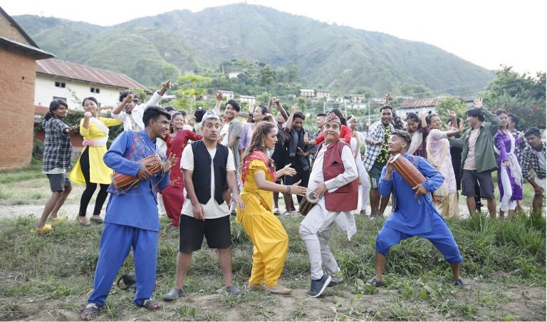हरिवंश आर्चायले ल्याए ‘ए केटा मादलु पड्का’ (भिडियोसहित)