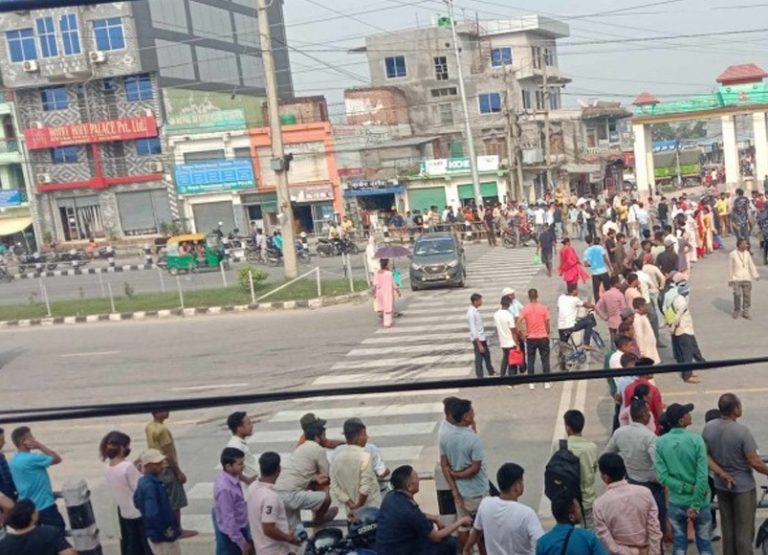 डाक्टरको लापरबाहीले मृत्यु भएको भन्दै आफन्तको प्रदर्शन