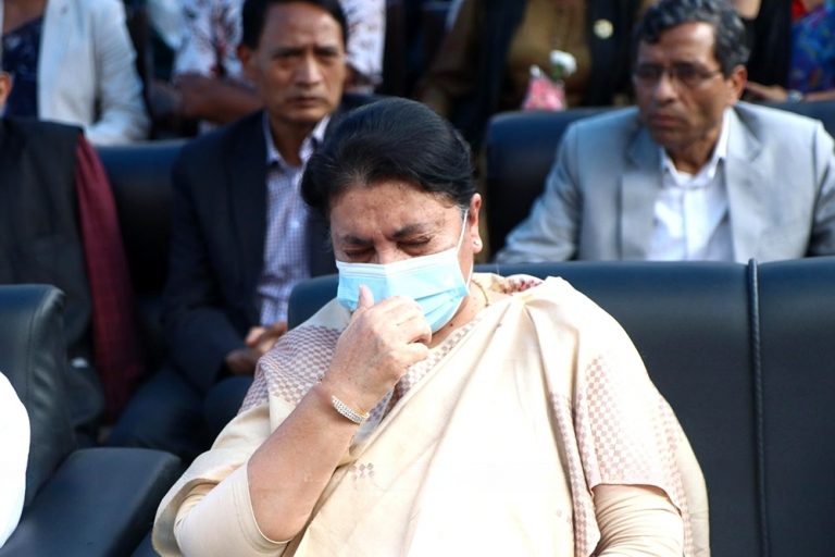 नेम्वाङलाई श्रद्धाञ्जली दिन पुगेकी पूर्वराष्ट्रपति भण्डारी भावविव्हल